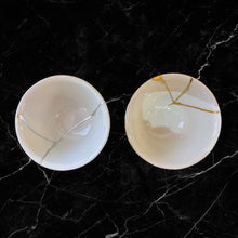 Load image into Gallery viewer, Kutani Phoenix &amp; Peony Teacup Pair – Gold Rim Branch &amp; Silver Diagonal  鳳凰牡丹柄九谷焼金継ぎ湯呑み一対