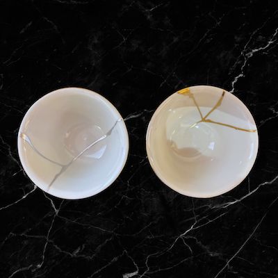 Kutani Phoenix & Peony Teacup Pair – Gold Rim Branch & Silver Diagonal  鳳凰牡丹柄九谷焼金継ぎ湯呑み一対 - KOKO utsuwa