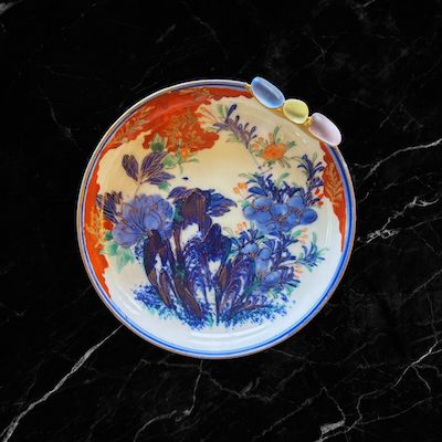 Kutani Botanical Pattern Plate – Sky Blue, Yellow & Pink Glass Accent  植物柄久谷焼呼継ぎ皿 - KOKO utsuwa