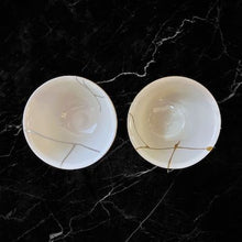 Load image into Gallery viewer, Kutani Phoenix &amp; Peony Teacup Pair – Gold Base Line &amp; Silver Side Arc 鳳凰牡丹柄九谷焼金継ぎ湯呑み一対