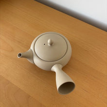 Load image into Gallery viewer, Tokoname White Smoke Kyusu Tea Pot -Flat-