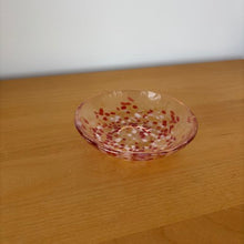 Load image into Gallery viewer, Matsugaoka Glass Plate -Sumomo Pink-