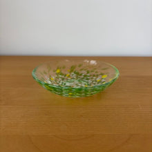 Load image into Gallery viewer, Matsugaoka Glass Plate -Wakakusa Green-