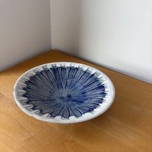 Load image into Gallery viewer, Hyozan Deep Carved Bowl -Fuji-