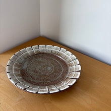 Load image into Gallery viewer, Hyozan Rokuro Flower Plate