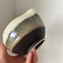 Load image into Gallery viewer, Two-Tone Ash Cream Katakuchi Matcha Bowl