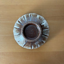 Load image into Gallery viewer, Hyozan Rokuro Flower Bowl
