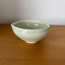 Load image into Gallery viewer, Katakuchi Small Spouted Bowl