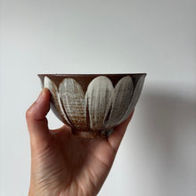 Load image into Gallery viewer, Hyozan Rokuro Flower Bowl