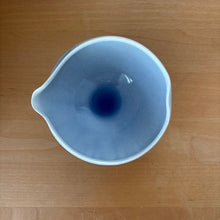 Load image into Gallery viewer, Katakuchi Small Spouted Bowl