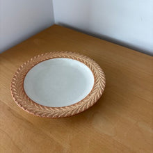 Load image into Gallery viewer, Laurier Rim Small Plate - KOKO utsuwa