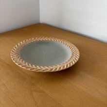 Load image into Gallery viewer, Laurier Rim Small Plate - KOKO utsuwa