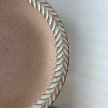 Load image into Gallery viewer, Laurier Rim Plate - KOKO utsuwa