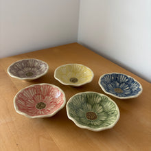 Load image into Gallery viewer, Peony Mini Dish - KOKO utsuwa