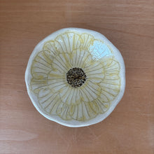 Load image into Gallery viewer, Peony Mini Dish - KOKO utsuwa