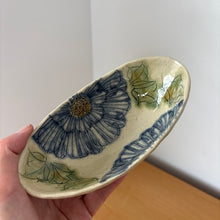 Load image into Gallery viewer, Peony Oval Small Bowl - KOKO utsuwa