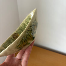 Load image into Gallery viewer, Peony Oval Small Bowl - KOKO utsuwa