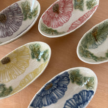 Load image into Gallery viewer, Peony Oval Small Bowl - KOKO utsuwa