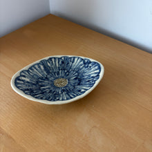 Load image into Gallery viewer, Peony Hishigata Plate - KOKO utsuwa