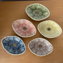 Load image into Gallery viewer, Peony Hishigata Plate - KOKO utsuwa