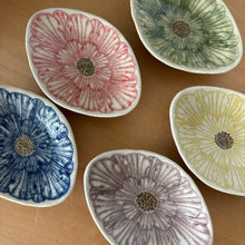 Load image into Gallery viewer, Peony Hishigata Plate - KOKO utsuwa