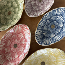 Load image into Gallery viewer, Peony Boat-Shaped Platter - KOKO utsuwa