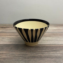 Load image into Gallery viewer, Tokusa Bowl  Black - KOKO utsuwa