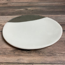 Load image into Gallery viewer, Kohiki Oval Plate - KOKO utsuwa